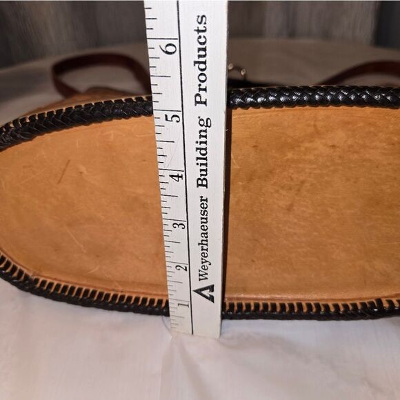 Vintage tooled leather Med. bag 14" - Picture 7 of 16